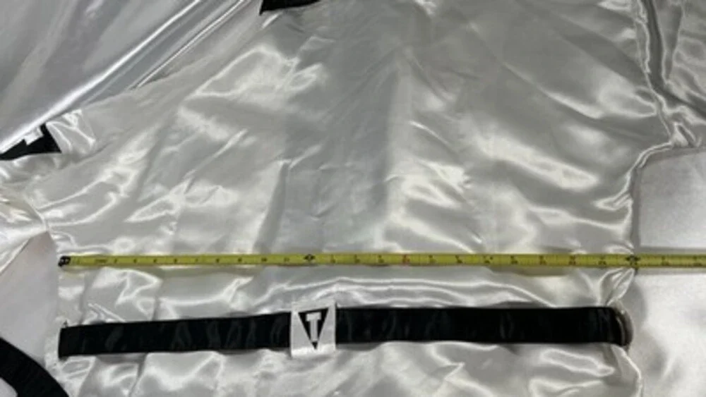 TITLE ALI BOXING SHINY SATIN GLANZ WHITE & BLACK ROBE HOODED SIZE S FULL LENGTH